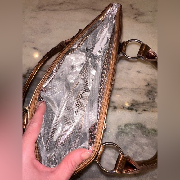 Insulated Wine Clutch & Foldable Wine ToGo Bottle - Picture 4 of 11